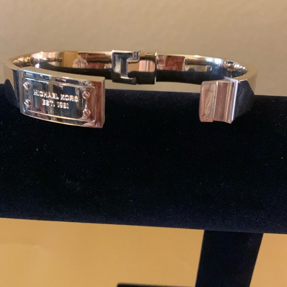 Michael Kors - Picture 2 of 6